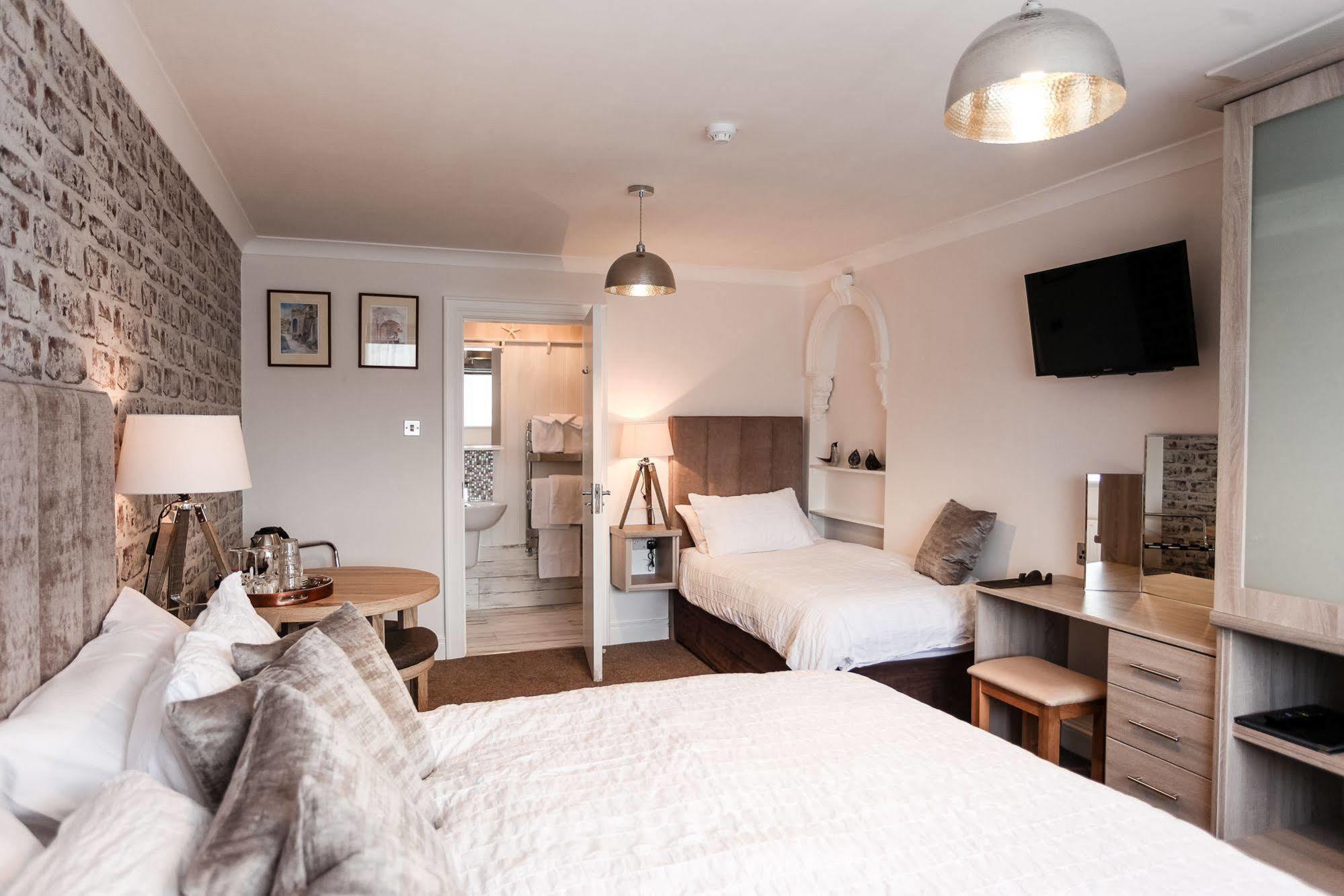 Anvershiel House Portrush Extérieur photo